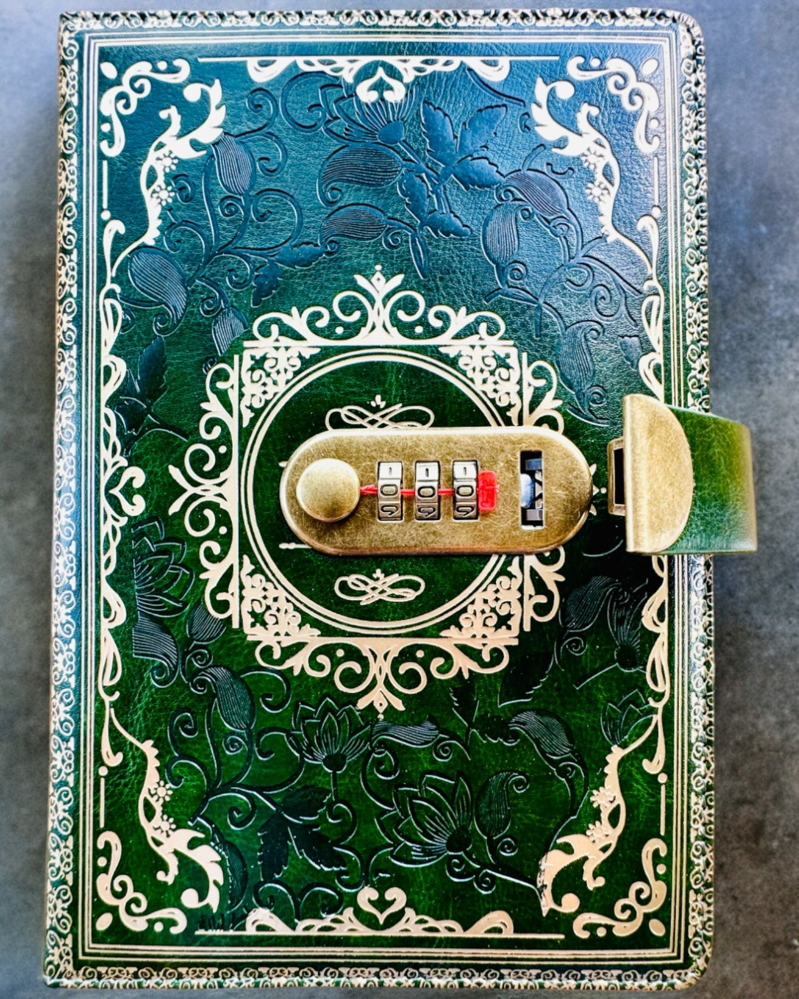 Taccuino in Pelle Esclusivo "Sekretnik" A5 con Serratura a Combinazione - personalizzazione con incisione