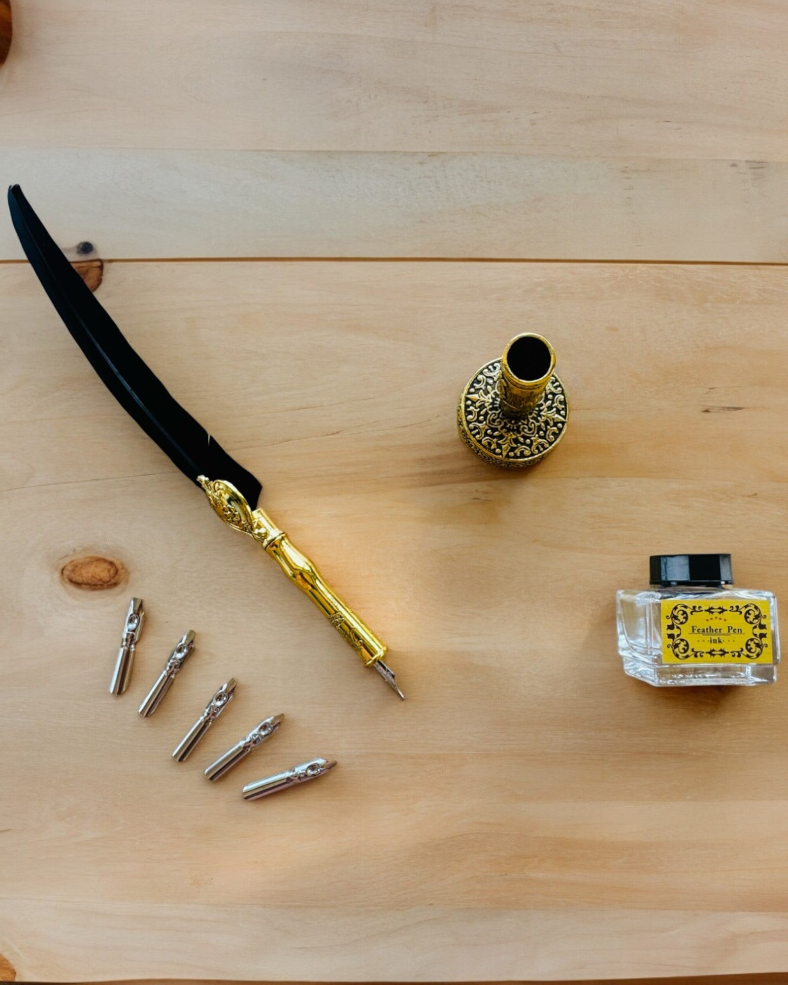 Piuma d'Oca Elegante con Set di Accessori - Royal Quill, possibilità di personalizzazione con incisione