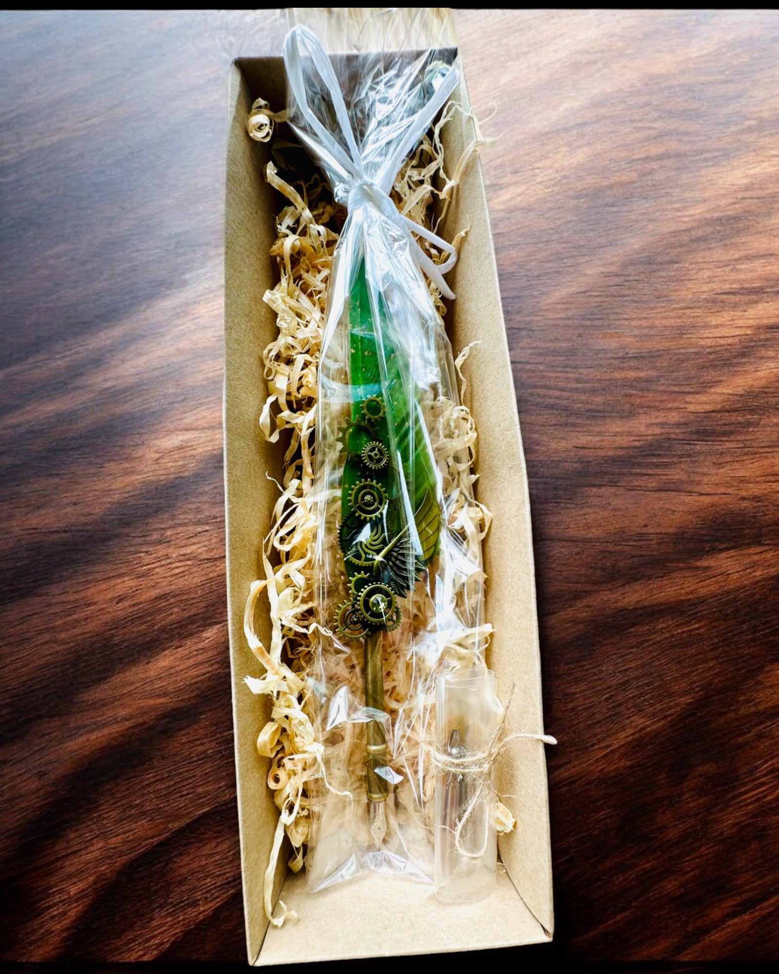 Penna Calligrafica "Eleganza Steampunk" con Piuma di Tacchino - Fatto a Mano 5 varianti tra cui scegliere, personalizzazione con incisione per regalo