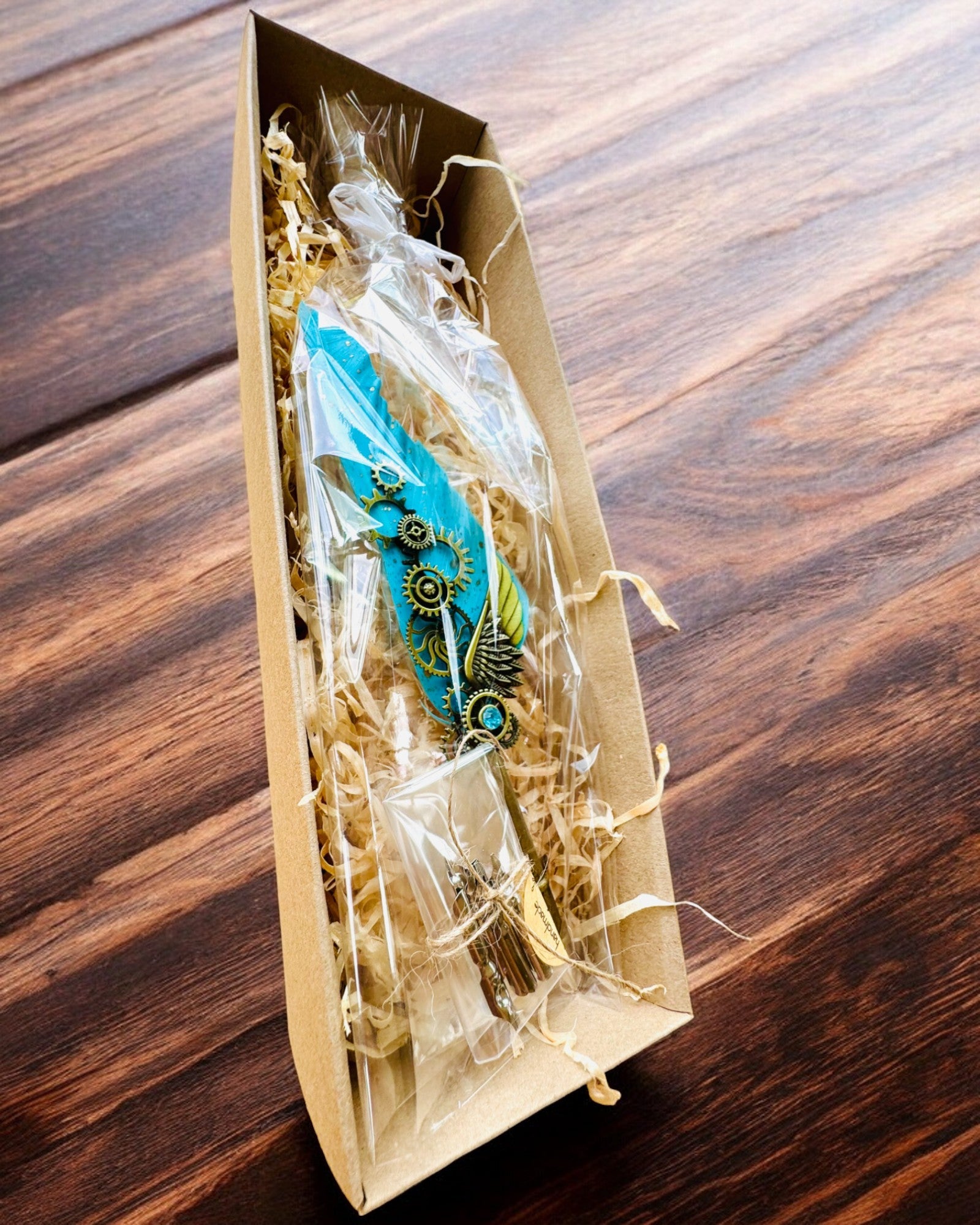 Penna Calligrafica "Eleganza Steampunk" con Piuma di Tacchino - Fatto a Mano 5 varianti tra cui scegliere, personalizzazione con incisione per regalo