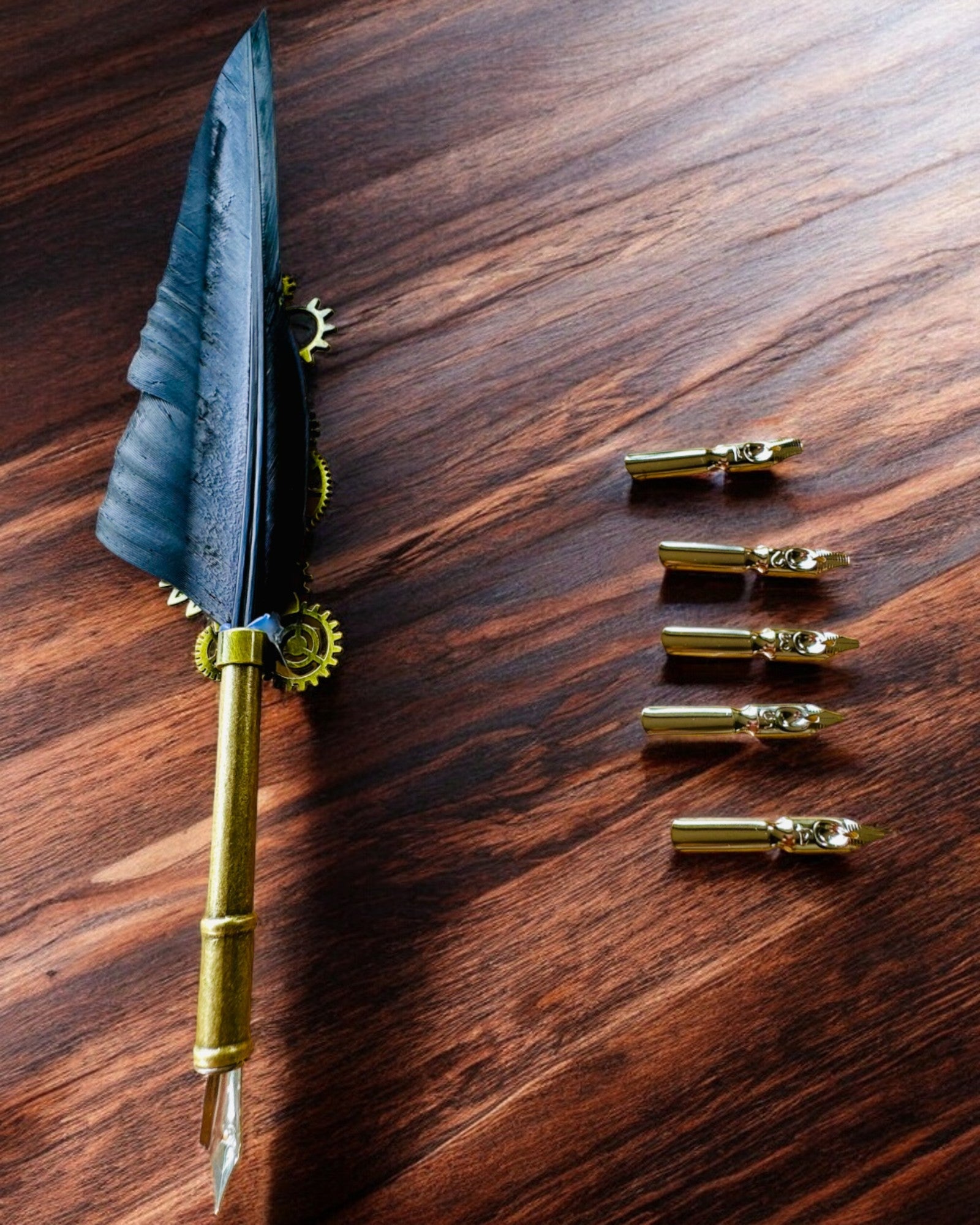 Penna Calligrafica "Eleganza Steampunk" con Piuma di Tacchino - Fatto a Mano 5 varianti tra cui scegliere, personalizzazione con incisione per regalo