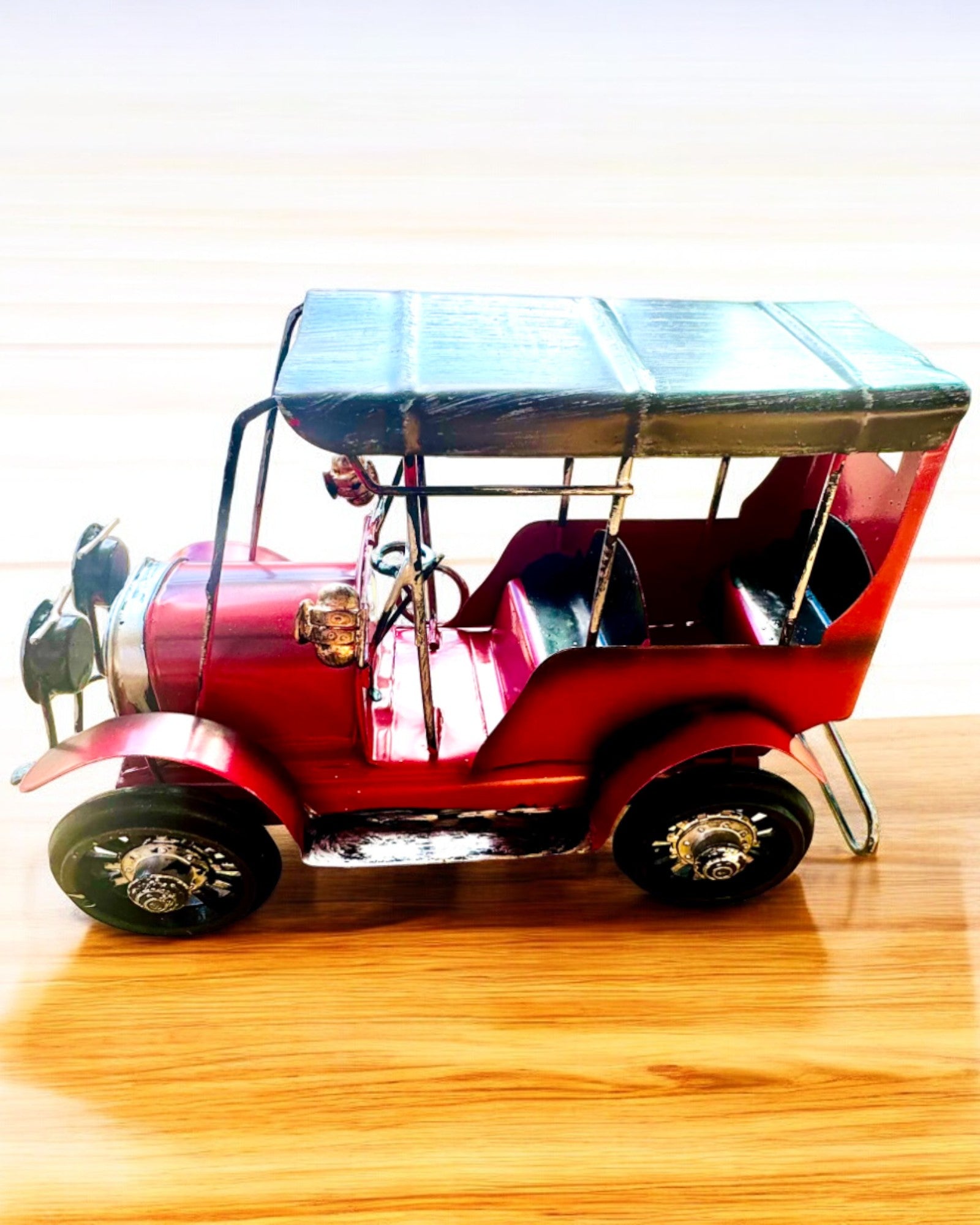 Modello classico di auto retrò - tre varianti con opzione di incisione per regalo