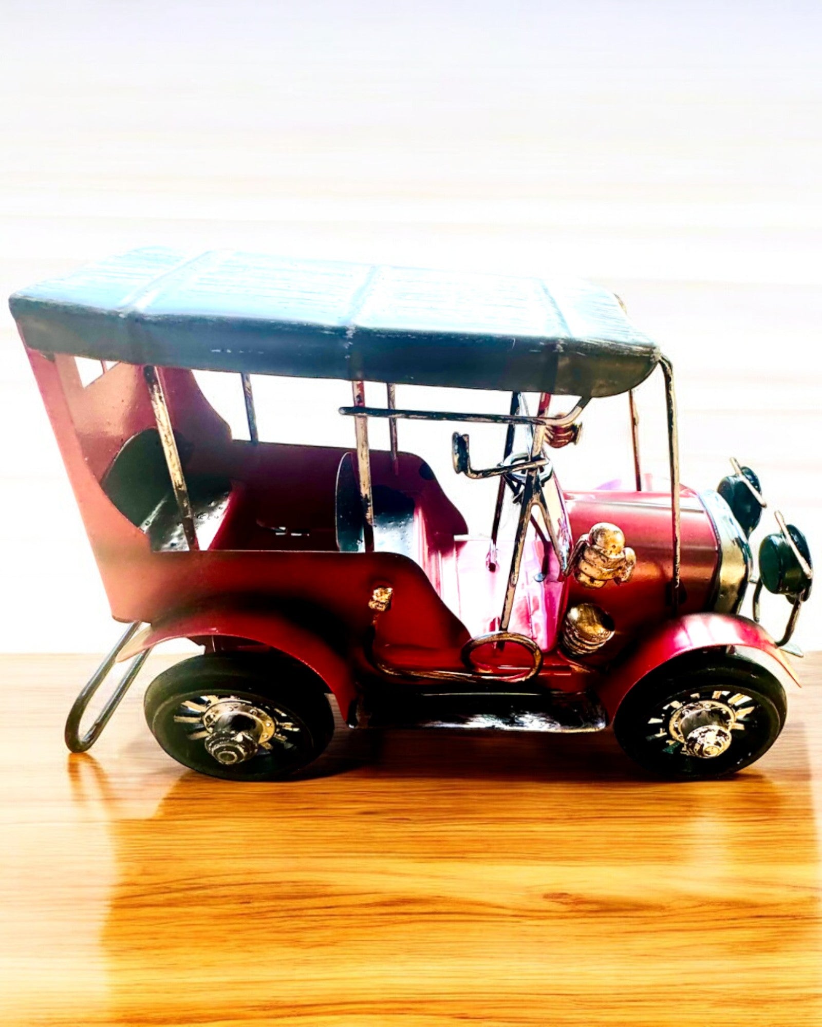 Modello classico di auto retrò - tre varianti con opzione di incisione per regalo