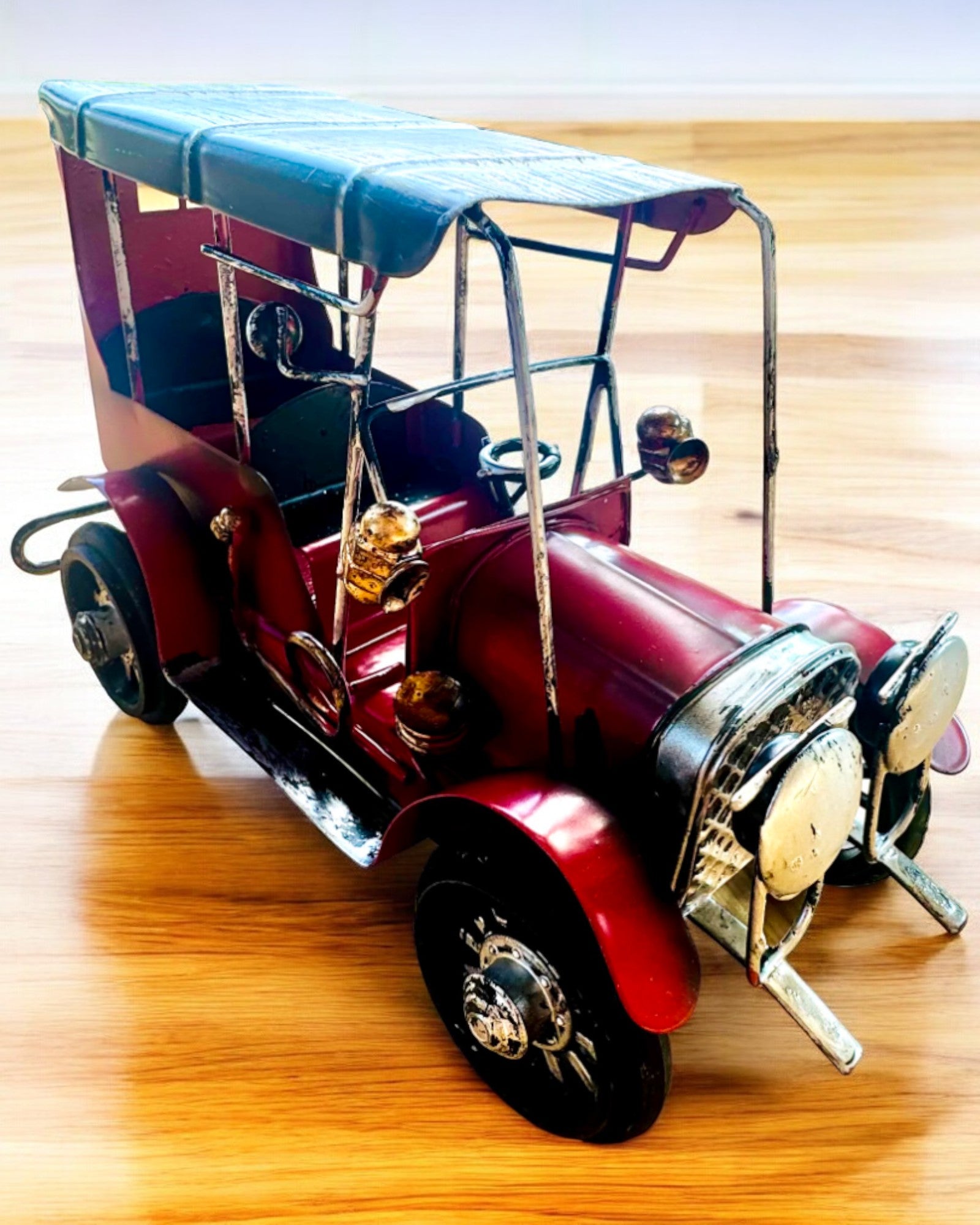 Modello classico di auto retrò - tre varianti con opzione di incisione per regalo