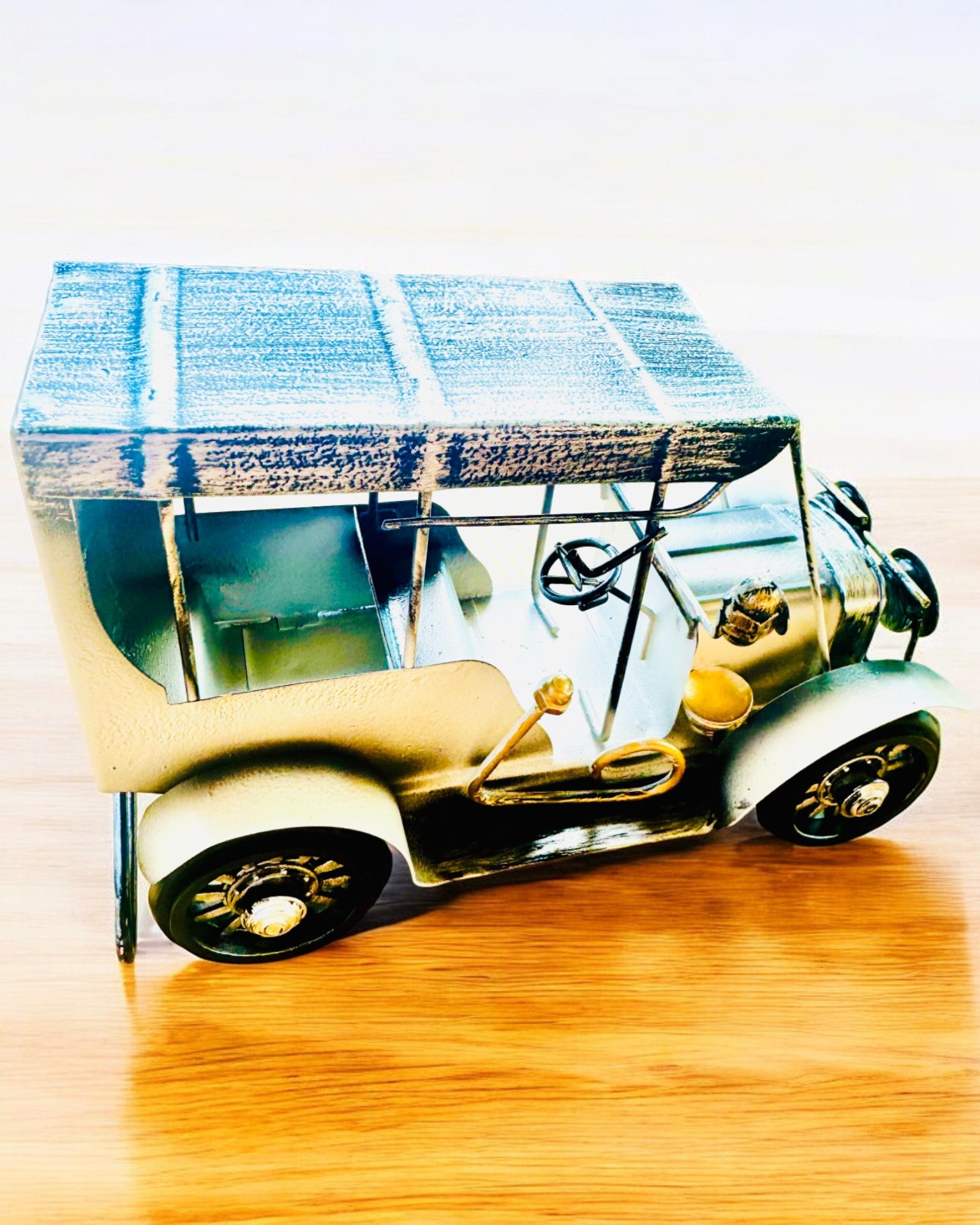 Modello classico di auto retrò - tre varianti con opzione di incisione per regalo