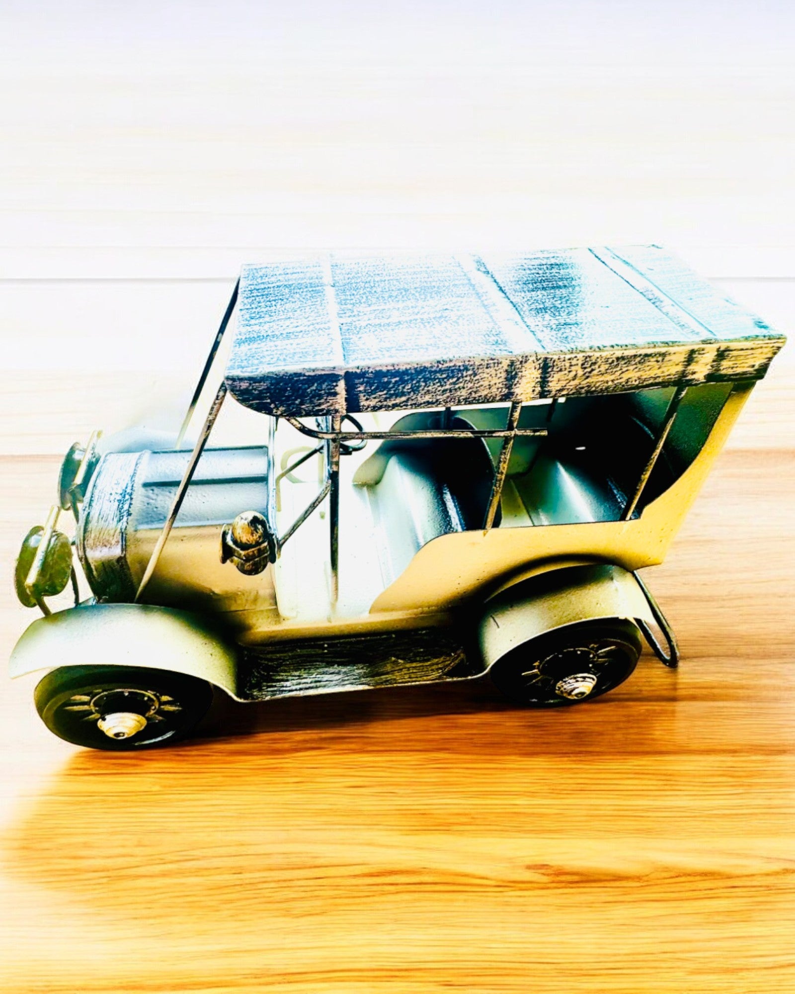 Modello classico di auto retrò - tre varianti con opzione di incisione per regalo