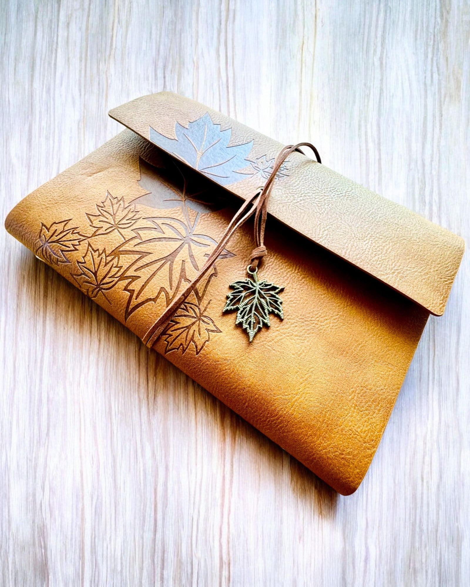 Taccuino "Foglie d'Autunno" Formato A5, possibilità di personalizzazione con incisione per regalo