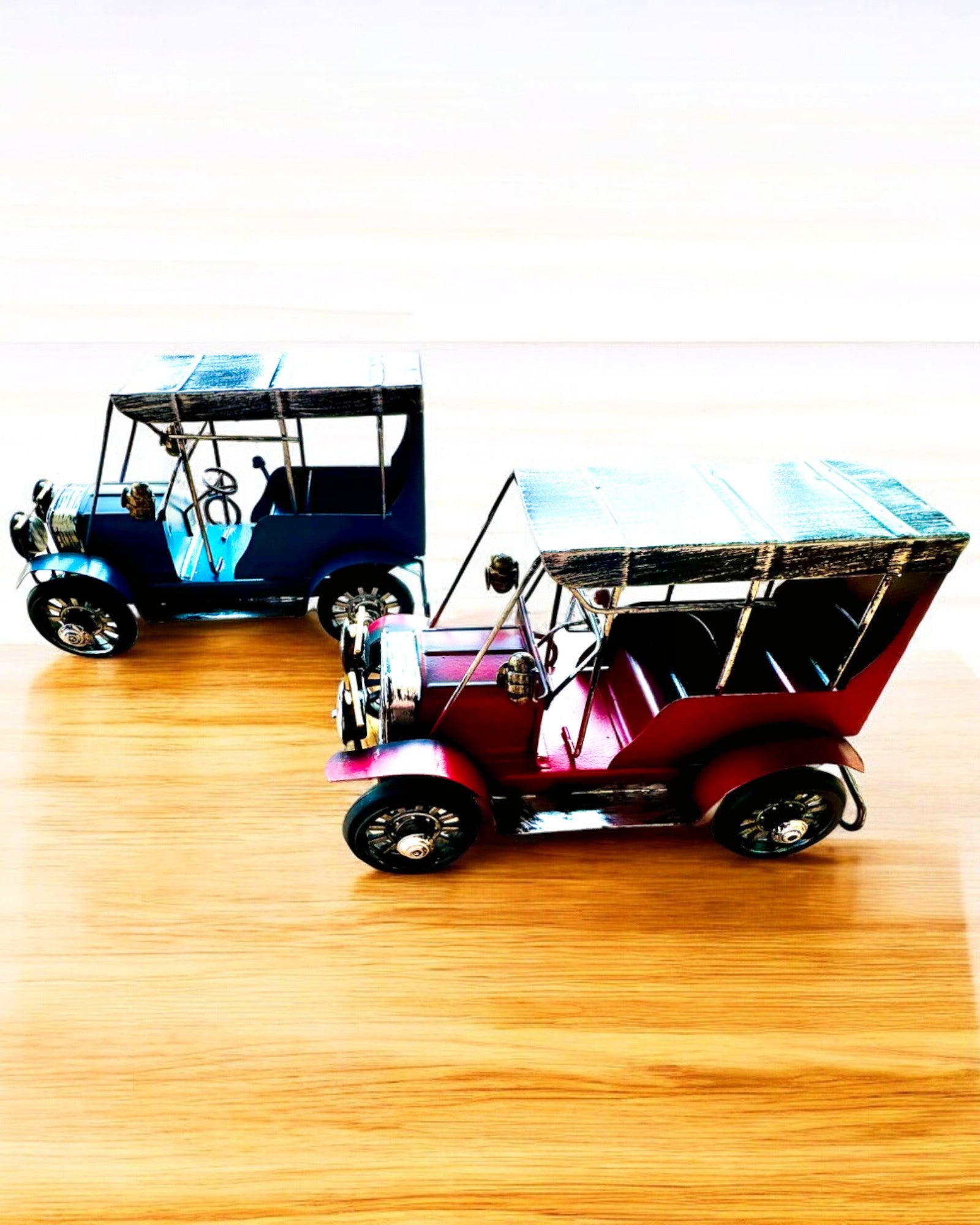 Modello classico di auto retrò - tre varianti con opzione di incisione per regalo