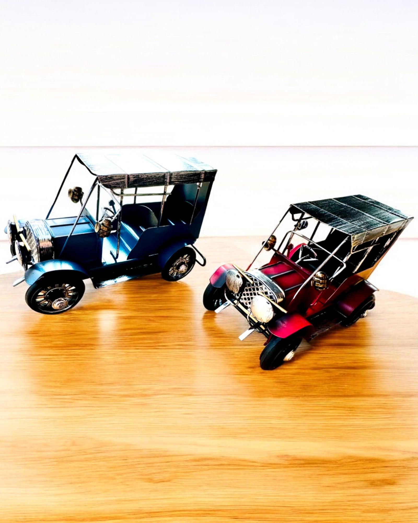 Modello classico di auto retrò - tre varianti con opzione di incisione per regalo