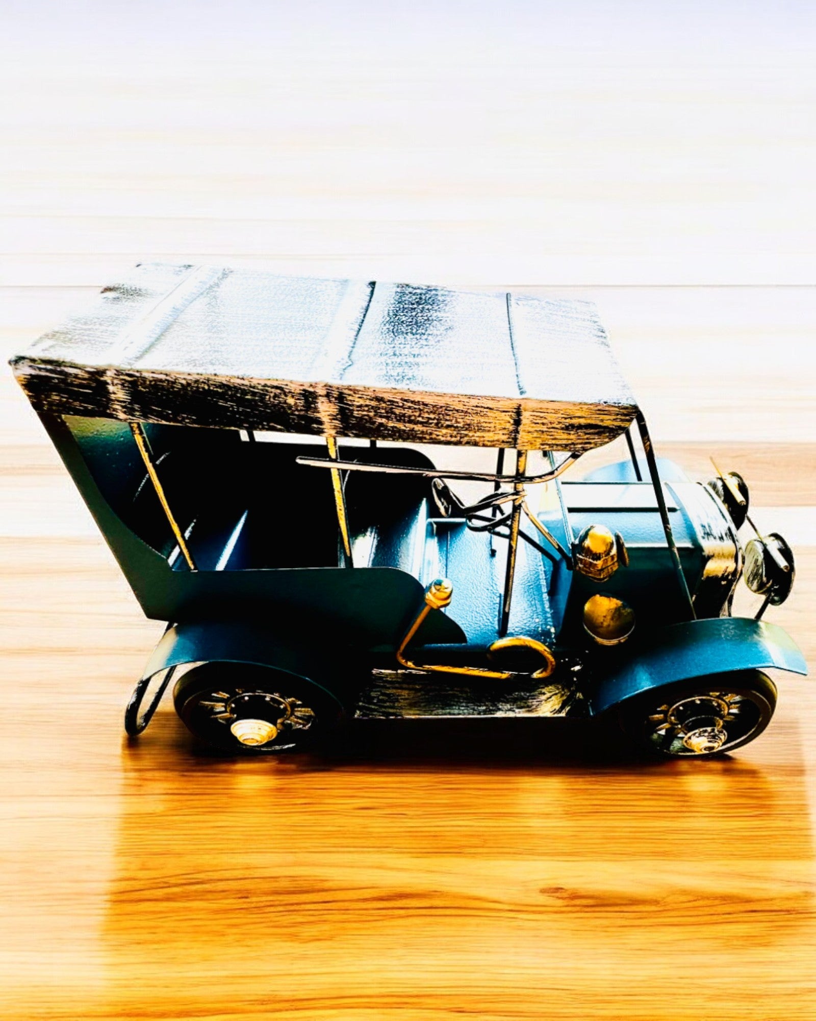 Modello classico di auto retrò - tre varianti con opzione di incisione per regalo