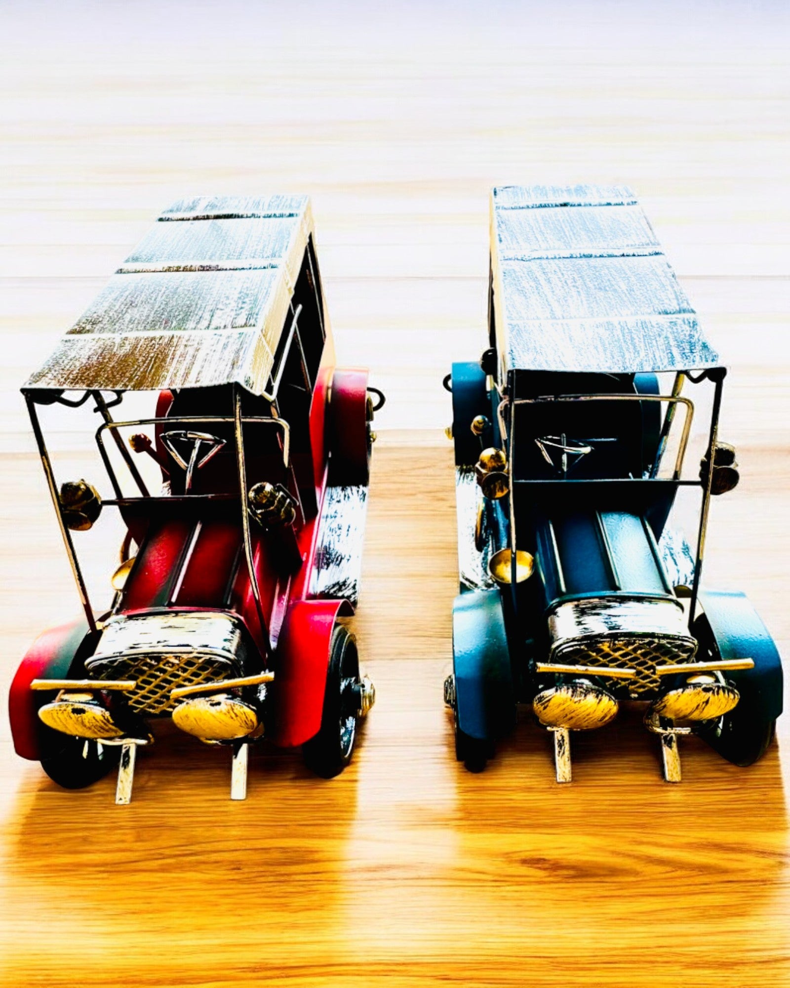 Modello classico di auto retrò - tre varianti con opzione di incisione per regalo