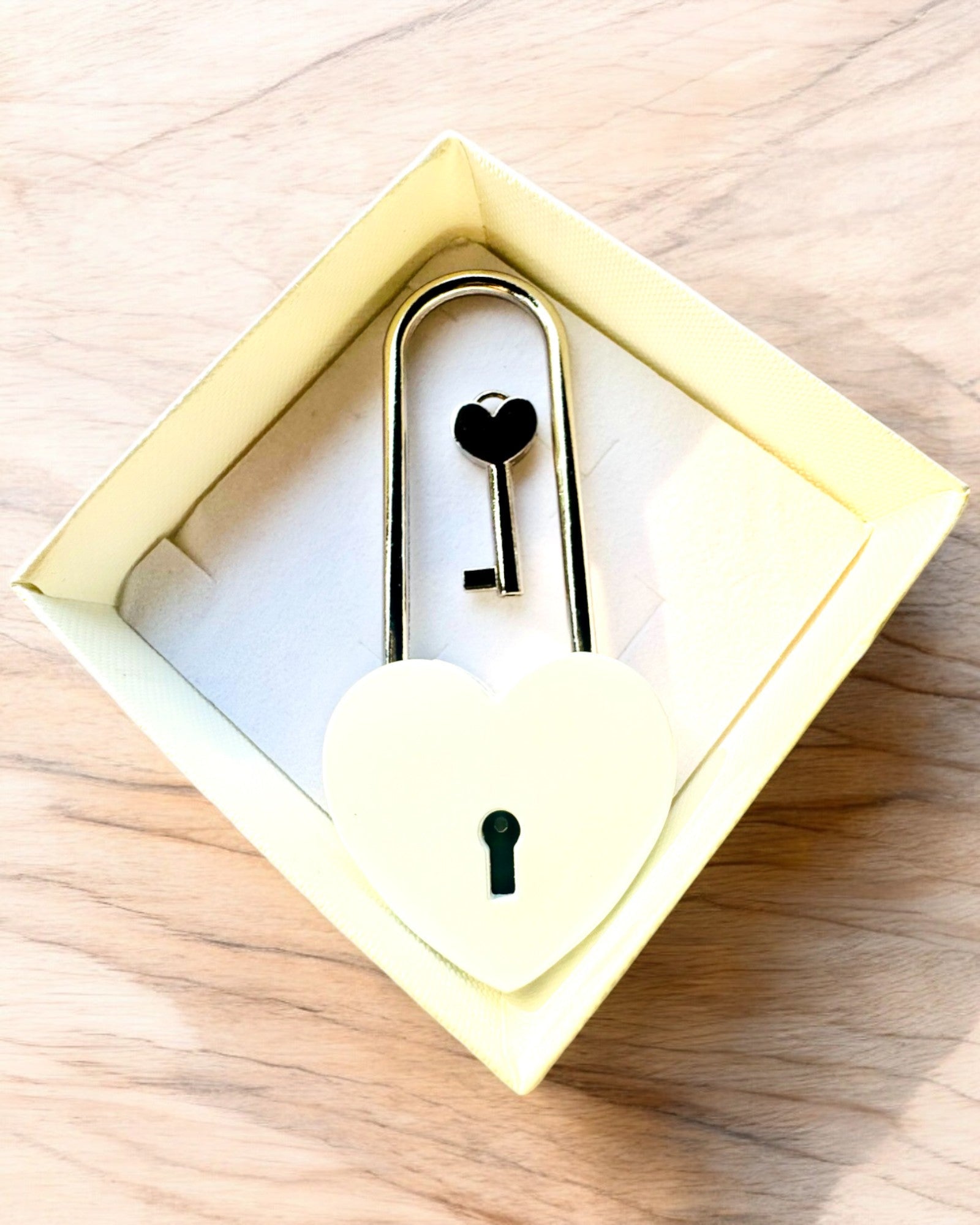 "Lucchetti d'Amore Magici con Opzione di Incisione per regalo, 5 varianti di colore tra cui scegliere"