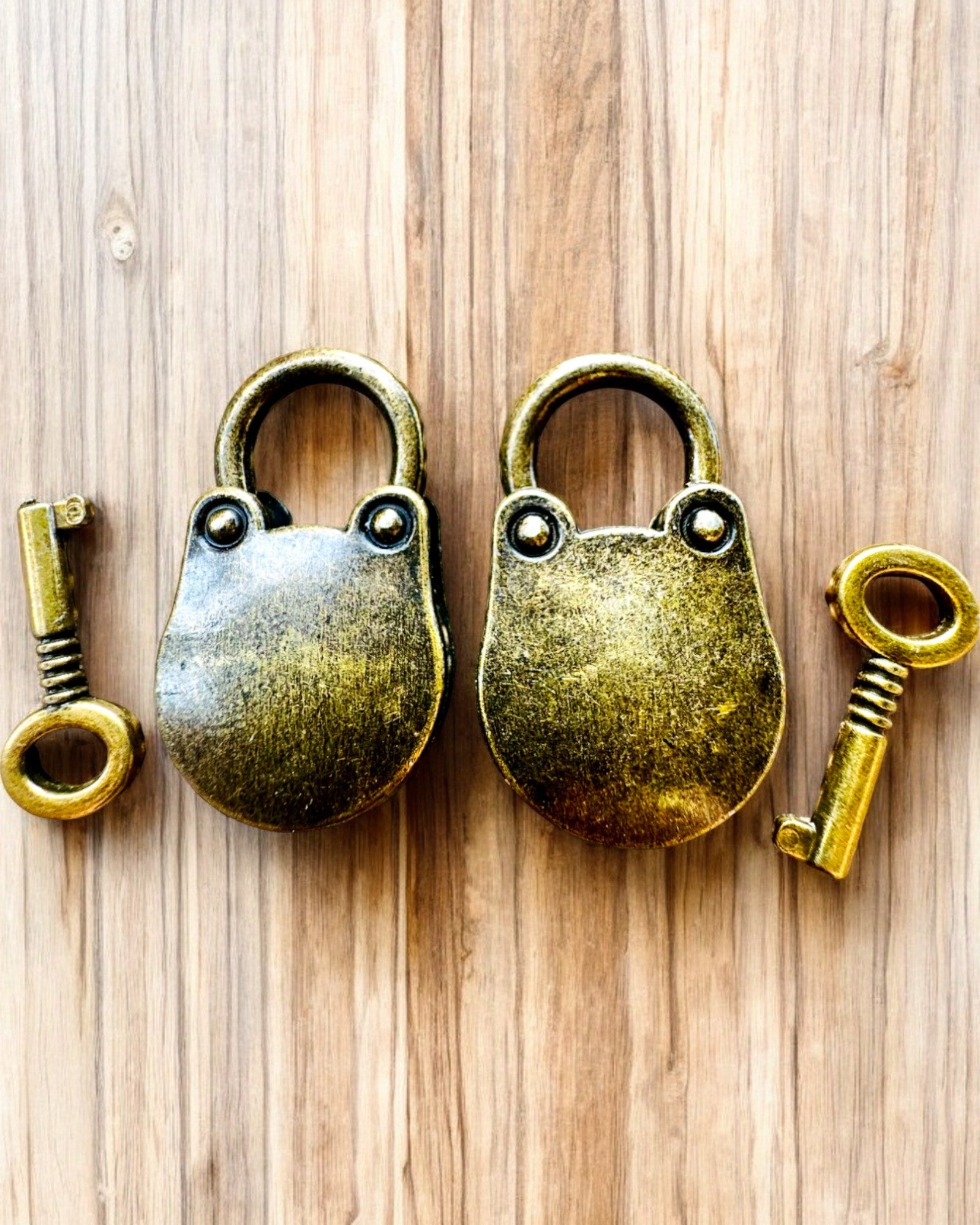 Miniature Lucchetti dell'Amore - Set di 2 Lucchetti Retrò Incisi, personalizzazione per regalo