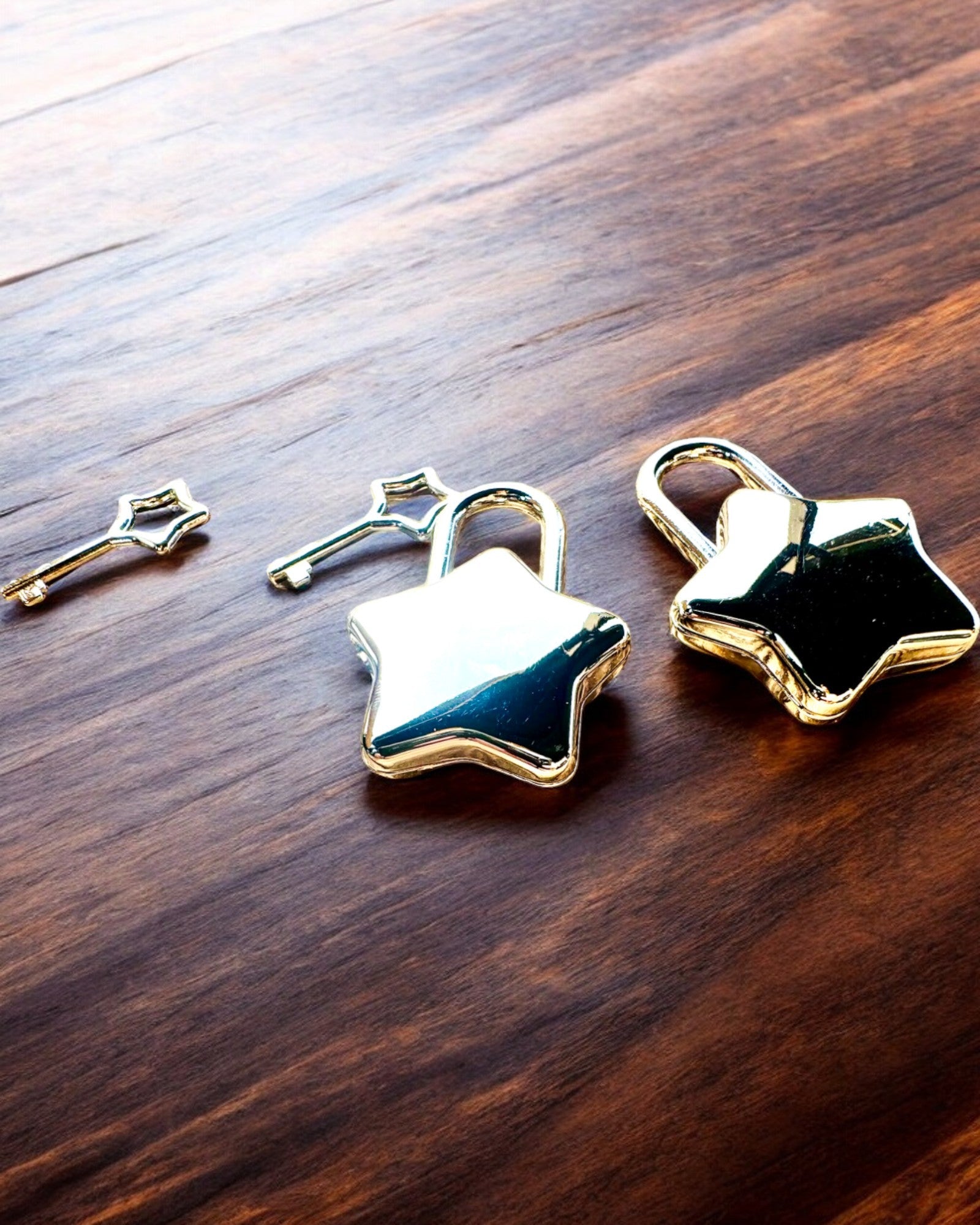 2 Mini Lucchetti Stellari con Incisione – Proteggi i Tuoi Sogni, personalizzati per regalo, 2 varianti di colore a scelta