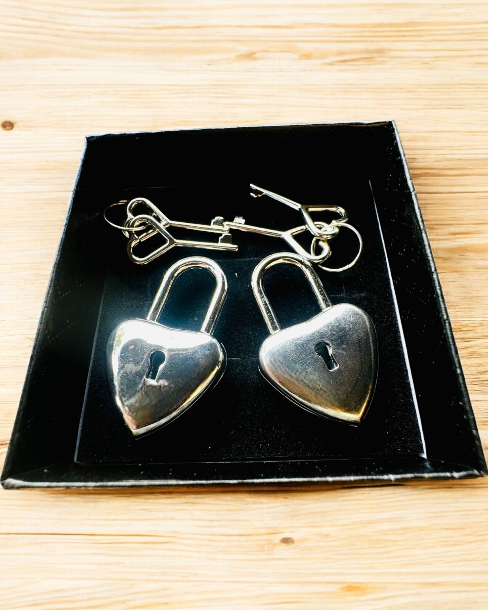 Chiavi dell'Amore in colore Argento 2 mini Lucchetti a Forma di Cuore, possibilità di personalizzazione con incisione per regalo