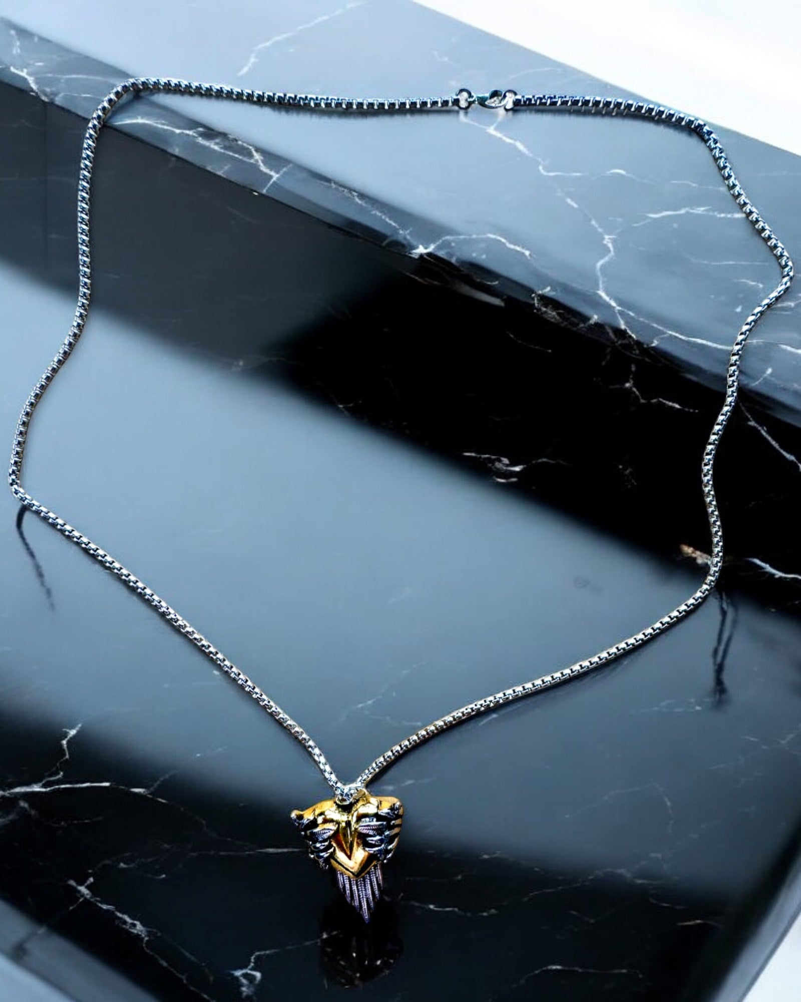 Amuleto Arciere del Cuore – Ali Oscure dell’Amore, possibilità di personalizzazione con incisione come regalo