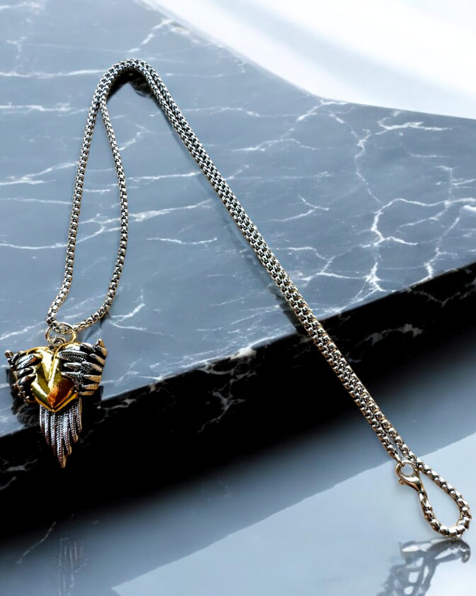 Amuleto Arciere del Cuore – Ali Oscure dell’Amore, possibilità di personalizzazione con incisione come regalo