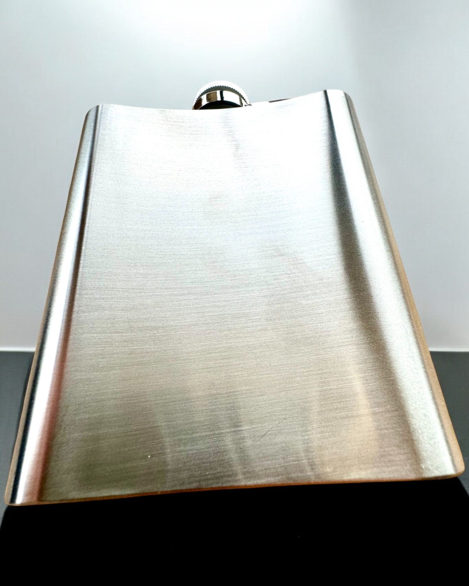 Bizon Flask – Elegante Fiaschetta con Motivo di Bisonte - possibilità di personalizzazione con incisione per regalo