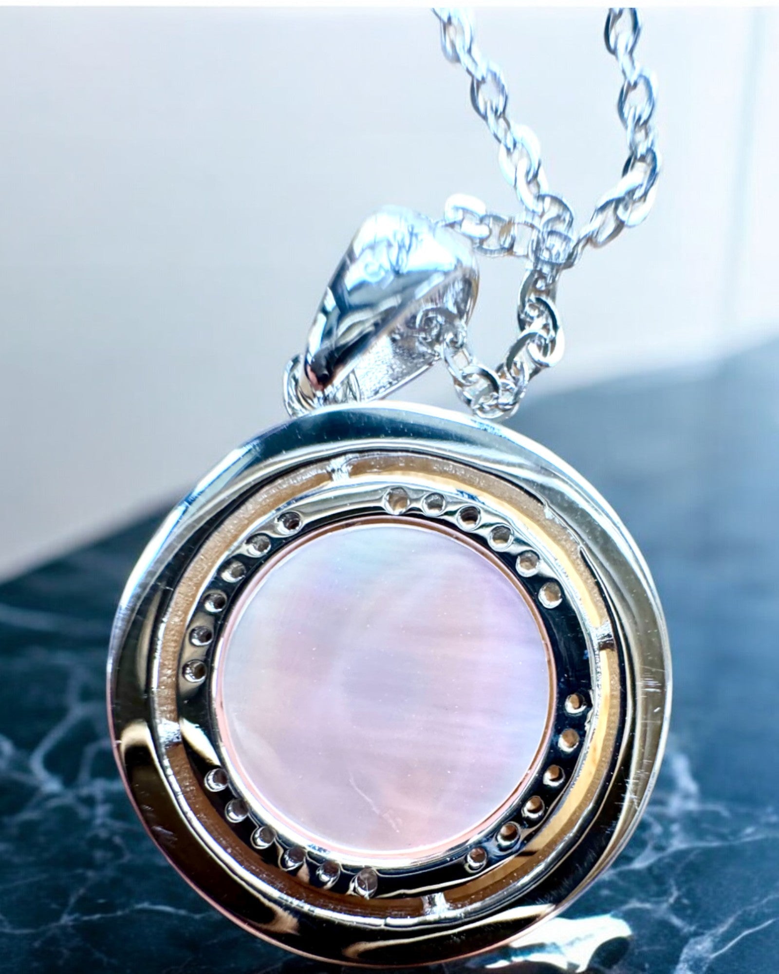 Collana Bussola "Direzione Stellare", possibilità di personalizzazione con incisione, 2 varianti di colore a scelta