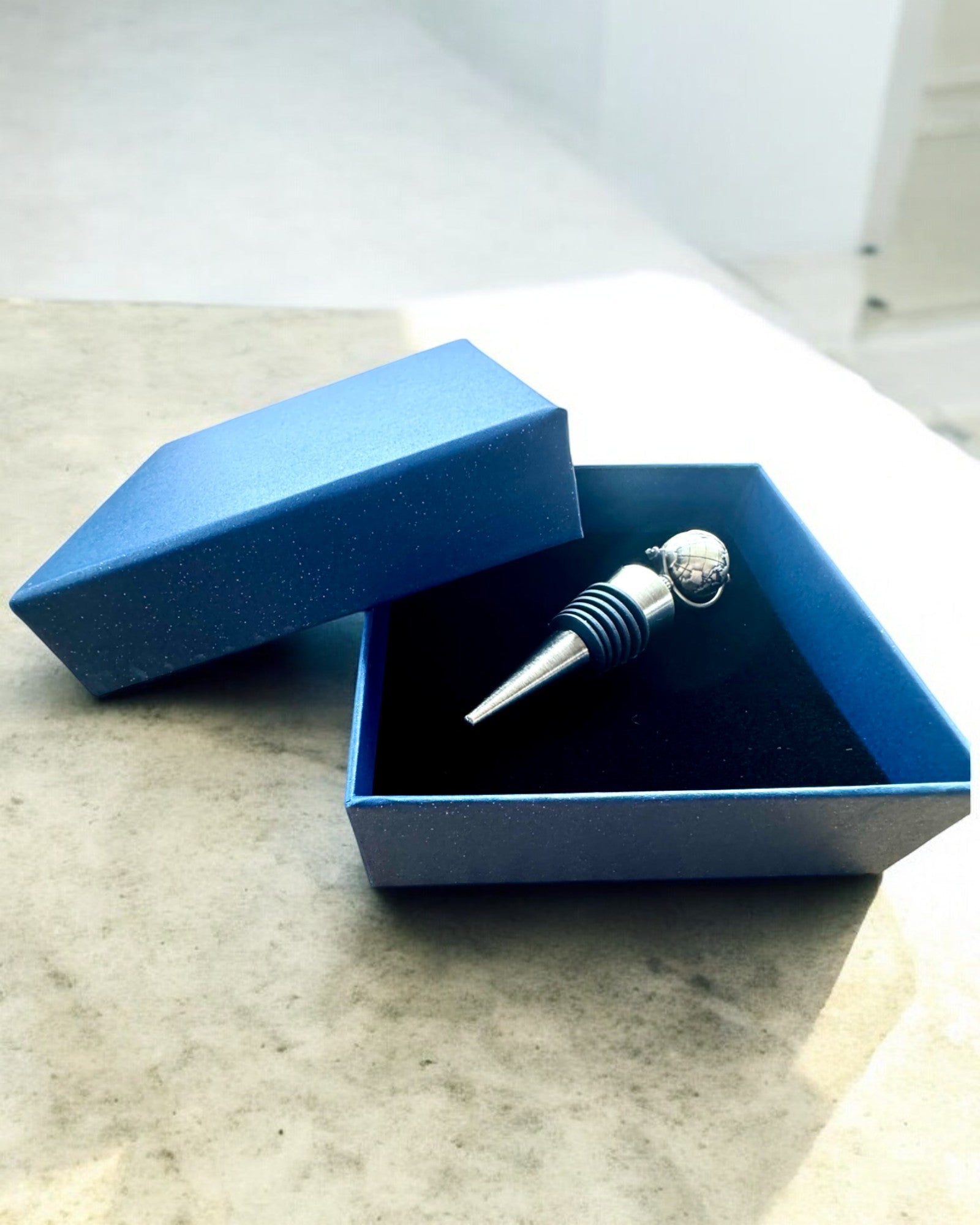 GloboStop - Tappo per Vino con Incisione, possibilità di personalizzazione con incisione per regalo