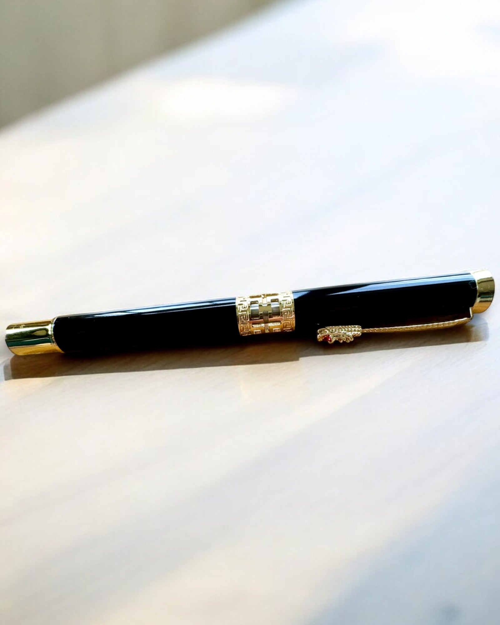 "Penna Elegante del Drago, 3 varianti di colore, possibilità di personalizzazione con incisione per regalo"