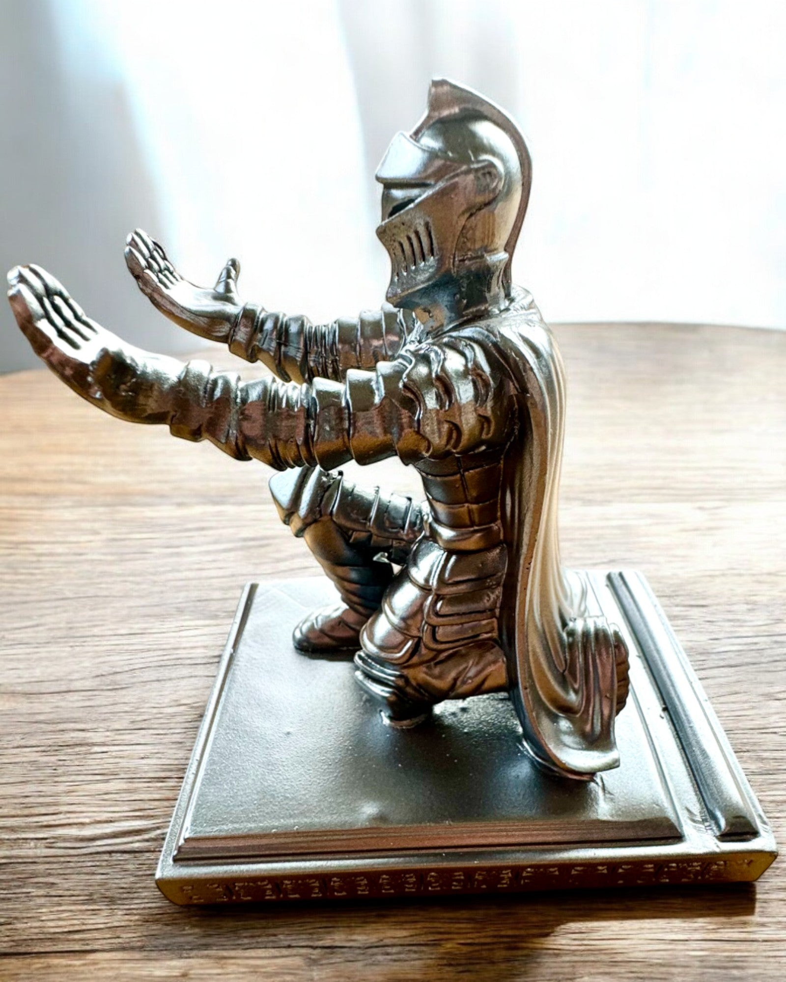 Cavaliere Supporto Cavaliere per telefono o penna, possibilità di personalizzazione con incisione per regalo