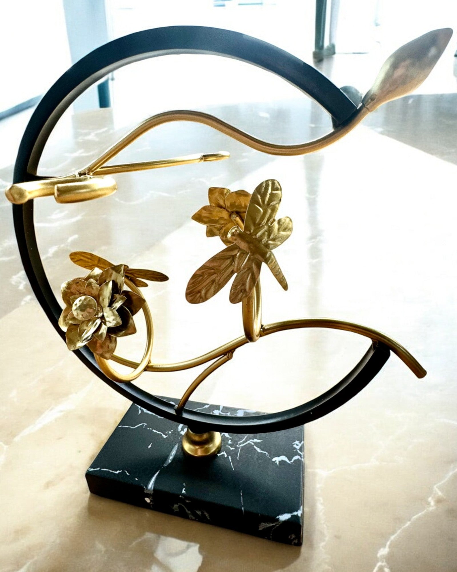 Stojak "Elegancki Owad" - per bottiglia di vino e bicchieri, altezza 33 cm, possibilità di personalizzazione con incisione per regalo