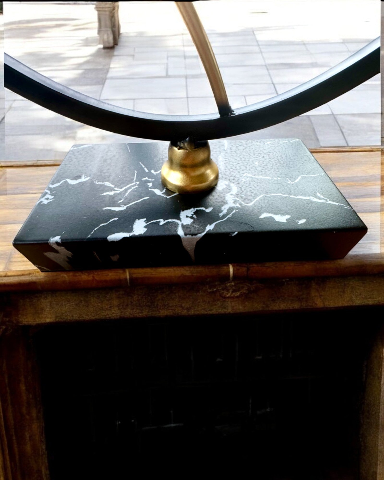 Stojak "Elegancki Owad" - per bottiglia di vino e bicchieri, altezza 33 cm, possibilità di personalizzazione con incisione per regalo