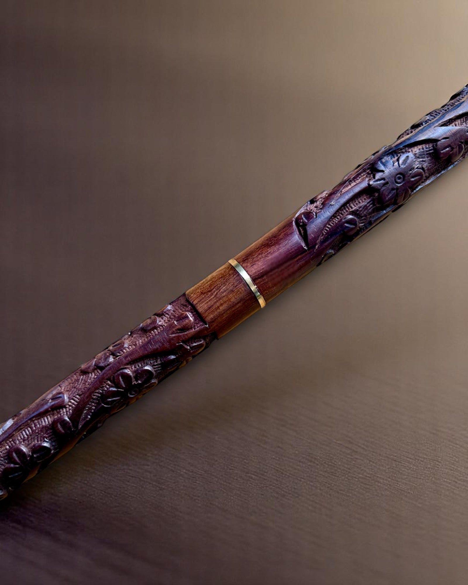 Bastone da passeggio "Mano Reale" – intagliato a mano in legno di mango indiano, possibilità di personalizzazione con incisione