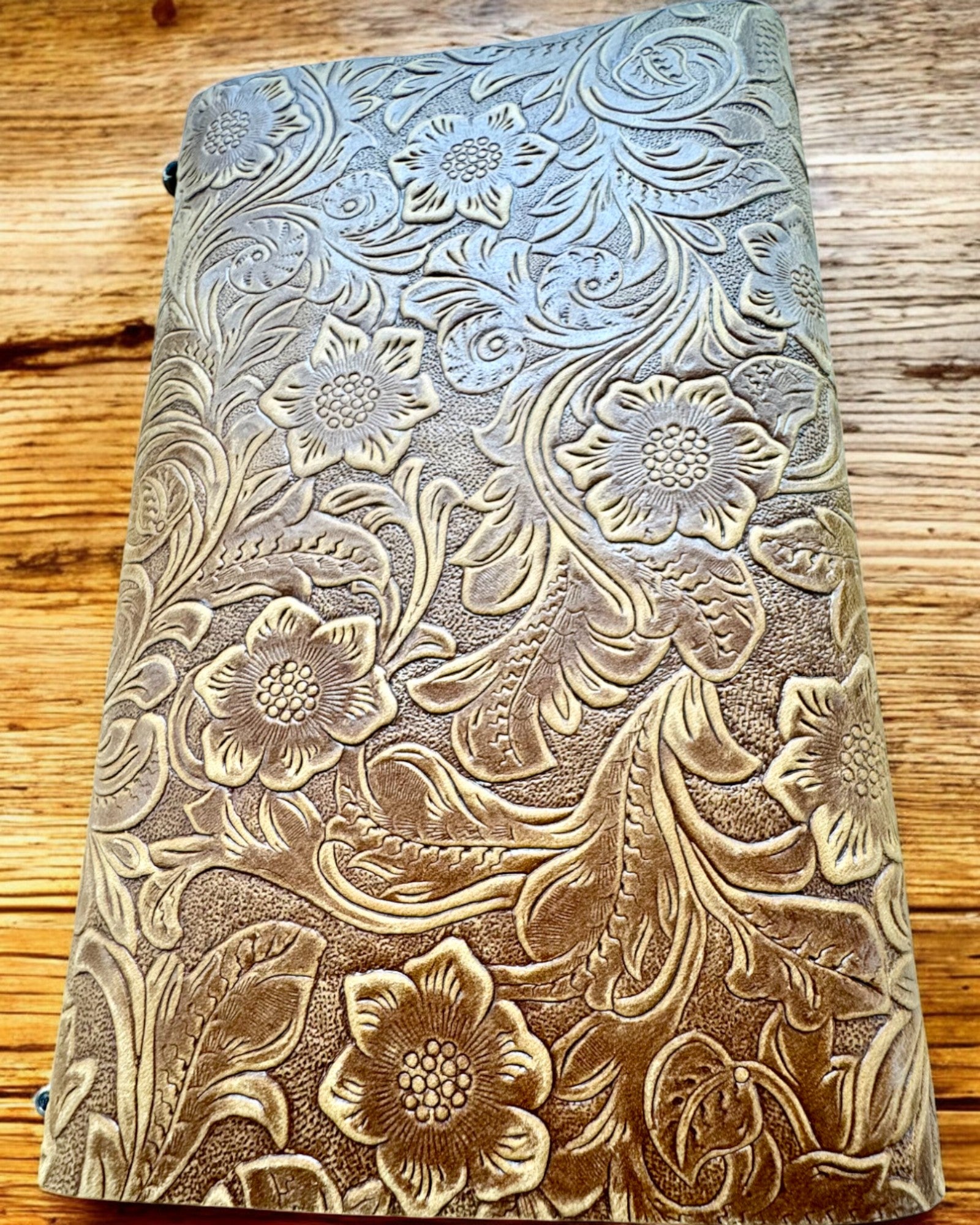 Taccuino Retrò di Lusso con Copertina in Pelle - "Vintage Elegance", 480 pagine, possibilità di personalizzazione con incisione