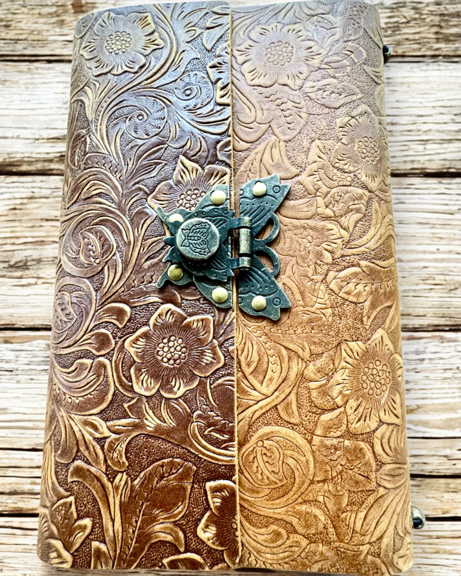 Taccuino Retrò di Lusso con Copertina in Pelle - "Vintage Elegance", 480 pagine, possibilità di personalizzazione con incisione