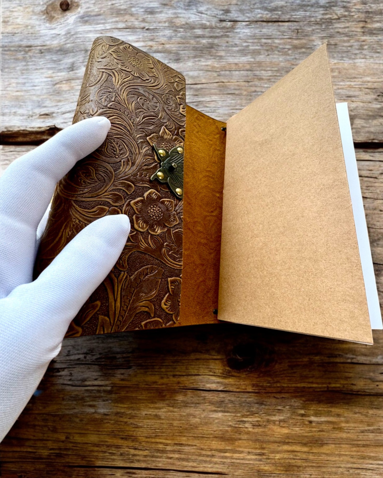 Taccuino Retrò di Lusso con Copertina in Pelle - "Vintage Elegance", 480 pagine, possibilità di personalizzazione con incisione