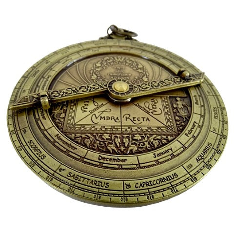 Astrolabio europeo H32 – replica rinascimentale premium con possibilità di personalizzazione tramite incisione – regalo ideale con elegante basamento in legno – altezza 12 cm, realizzato a mano con cura dei dettagli