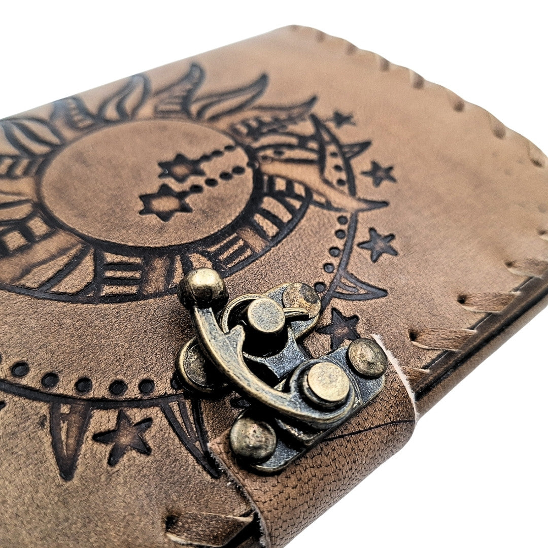 Taccuino in pelle retrò Sole e Luna 200 pagine con possibilità di personalizzazione con incisione, beige-marrone, ideale come regalo per artisti o amanti della magia quotidiana