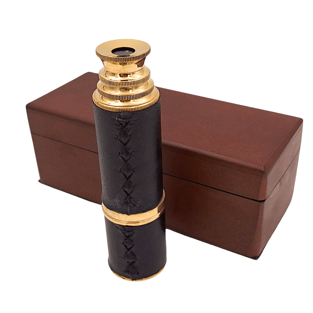Cannocchiale in ottone e pelle con incisione in scatola di legno