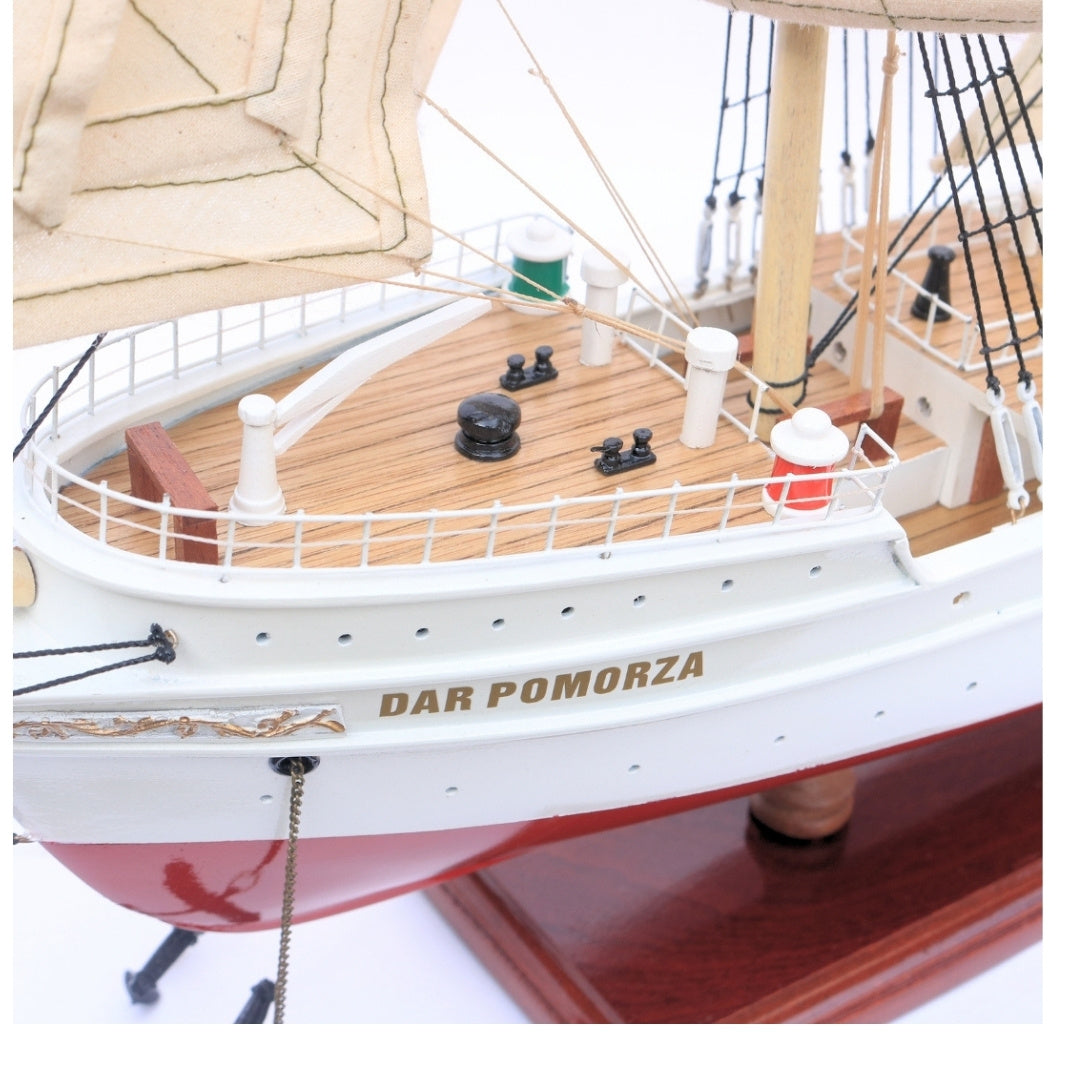 Modello esclusivo di veliero Dar Pomorza da 82 cm con possibilità di personalizzazione tramite incisione