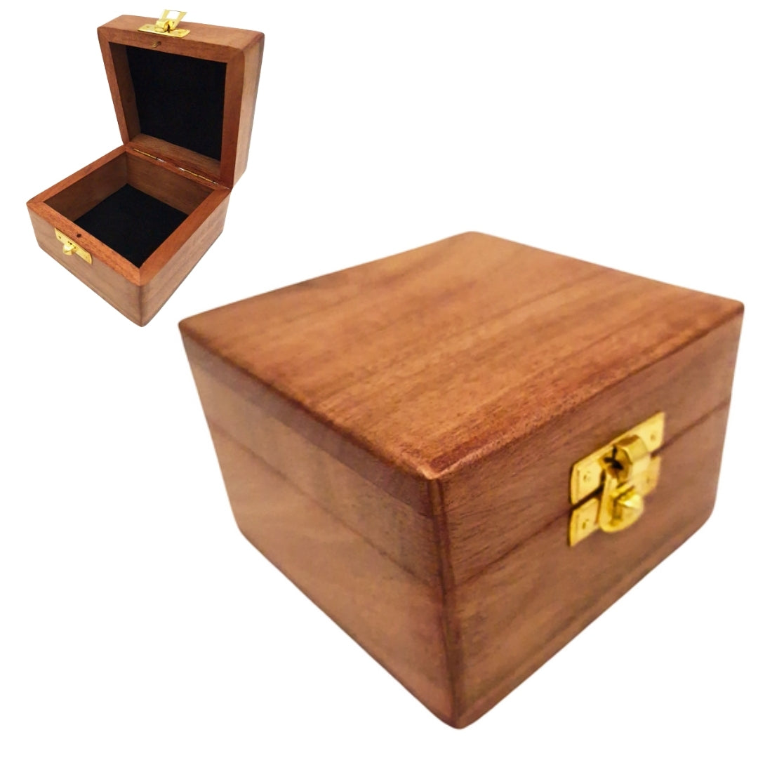 Scatola regalo in legno 6 x 6 x 4 cm con possibilità di incisione, marrone, con rivestimento in tessuto e chiusura in ottone