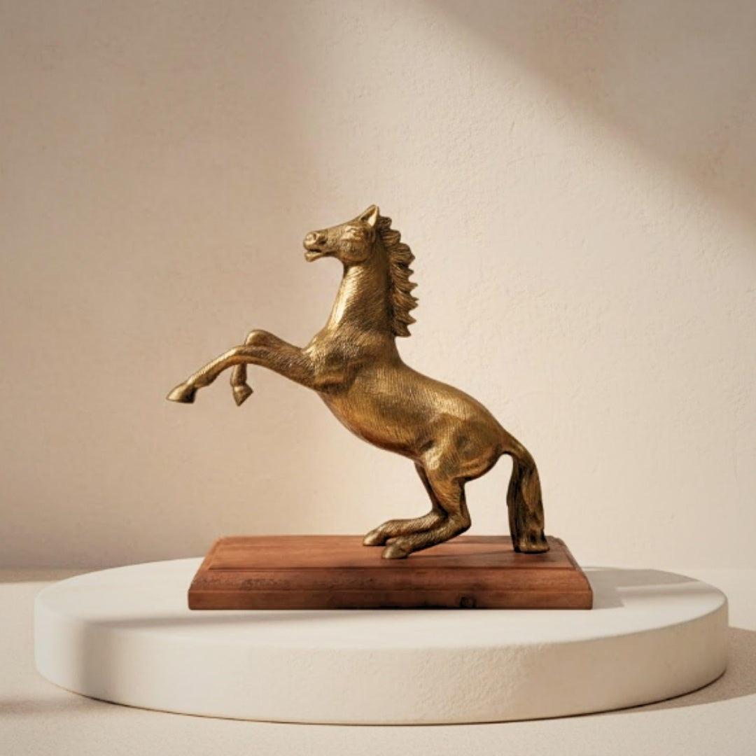 Statua di Cavallo in Alluminio su Base in Legno con Possibilità di Personalizzazione Incisa - Regalo Elegante in Colore Oro e Marrone, Altezza 27,5 cm