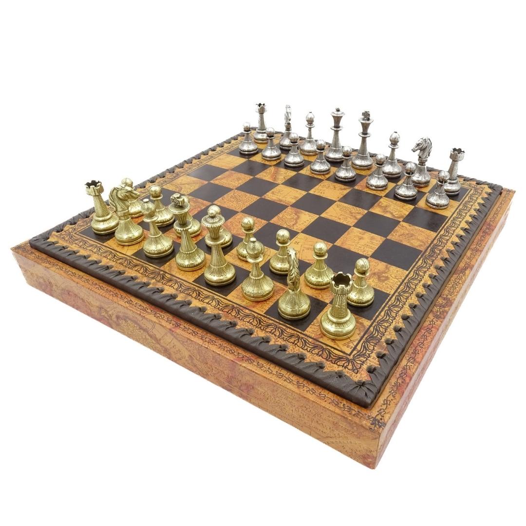 Scacchi esclusivi in metallo Italfama 28x28 cm con possibilità di incisione personalizzata, scacchiera marrone-nera, pezzi dorati e argentati