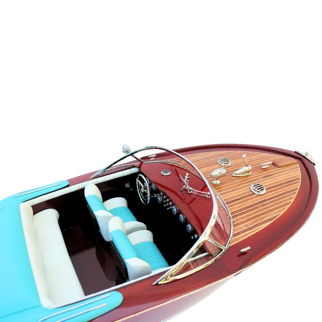 Modello esclusivo di motoscafo Riva Aquarama 87cm con possibilità di personalizzazione con incisione