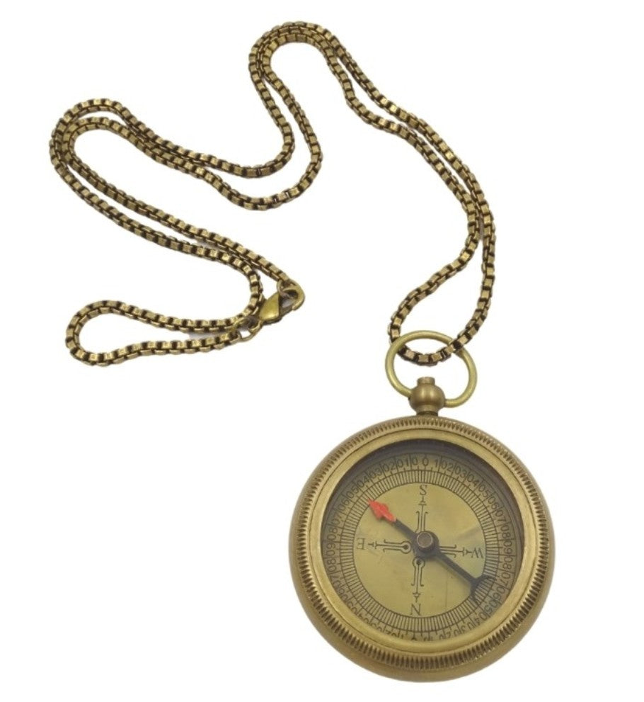 Bussola in ottone elegante con catena in custodia di pelle