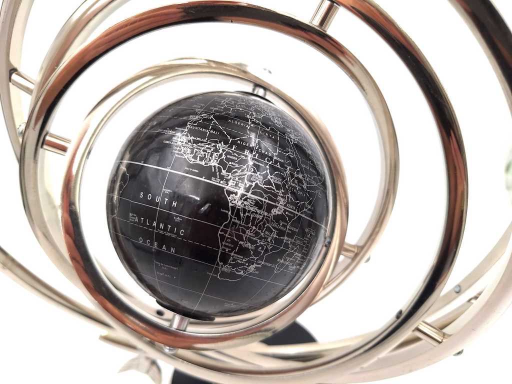 Astrolabio Sferico con Globo 44,5 cm in Colore Argento con Possibilità di Personalizzazione Incisa