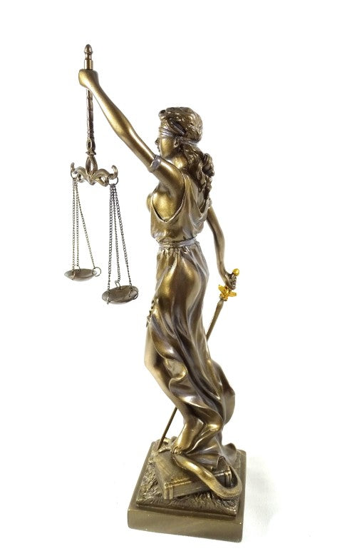 Figura Temida 35 cm con possibilità di personalizzazione con incisione - regalo elegante per avvocati, giudici o consulenti legali, realizzata in polyresina di colore dorato con finitura antica