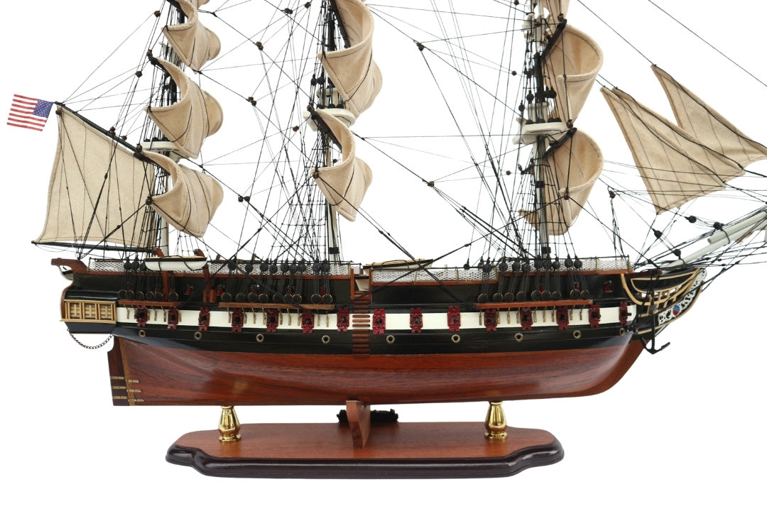 Grande modello esclusivo del veliero USS Constitution da 100 cm con possibilità di personalizzazione tramite incisione