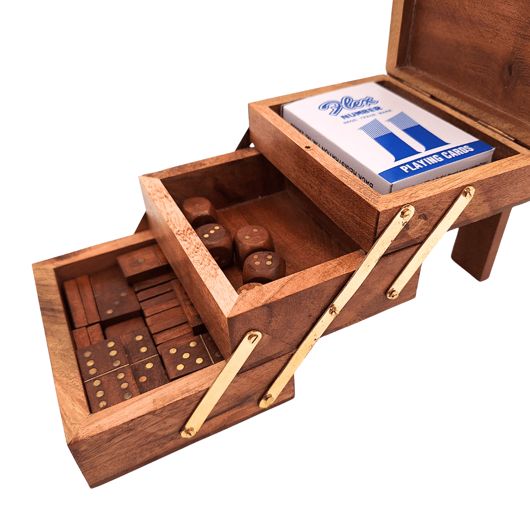Elegante set di giochi 3 in 1 con incisione personalizzata - carte, dadi, domino in scatola di legno con decorazioni in ottone - regalo ideale per appassionati di giochi - dimensioni 12 x 9,5 x 10,5 cm