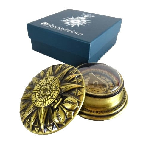 Bussola Solare Rinascimentale in Ottone con Incisione - Elegante Regalo Vintage di Altezza 4,5 cm e Diametro 8,5 cm