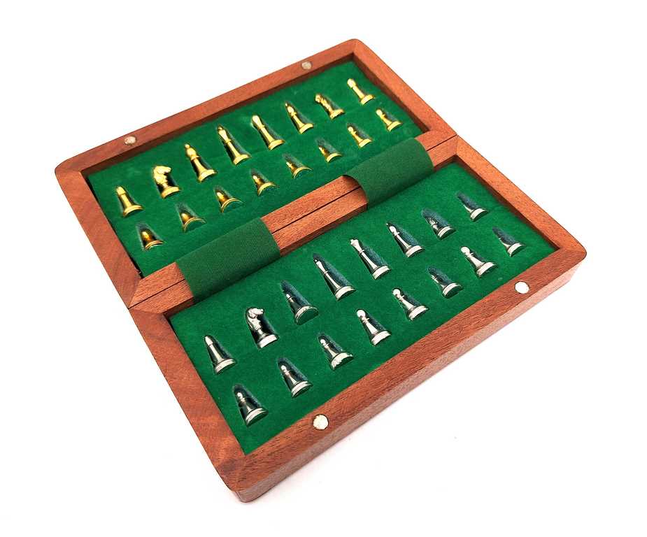 Scacchi Magnetici in Ottone in Scatola di Legno con Incisione Personalizzata