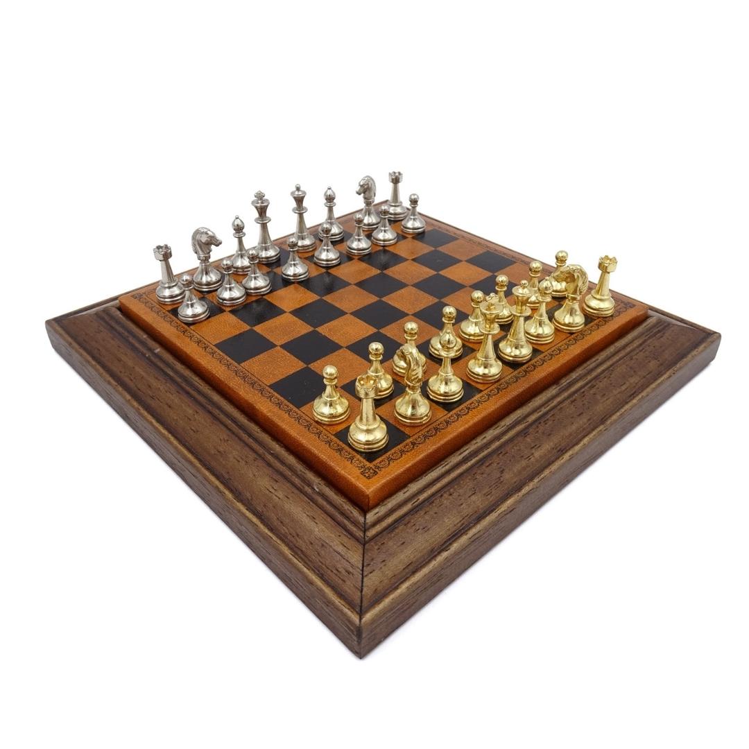 Scacchi magnetici esclusivi in metallo Italfama 18x18 cm con possibilità di incisione personalizzata – elegante regalo per ogni occasione, scacchiera marrone-nera con pezzi dorati e argentati