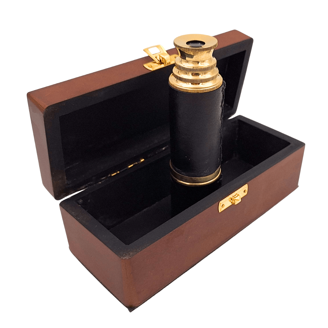 Cannocchiale in ottone e pelle con incisione in scatola di legno