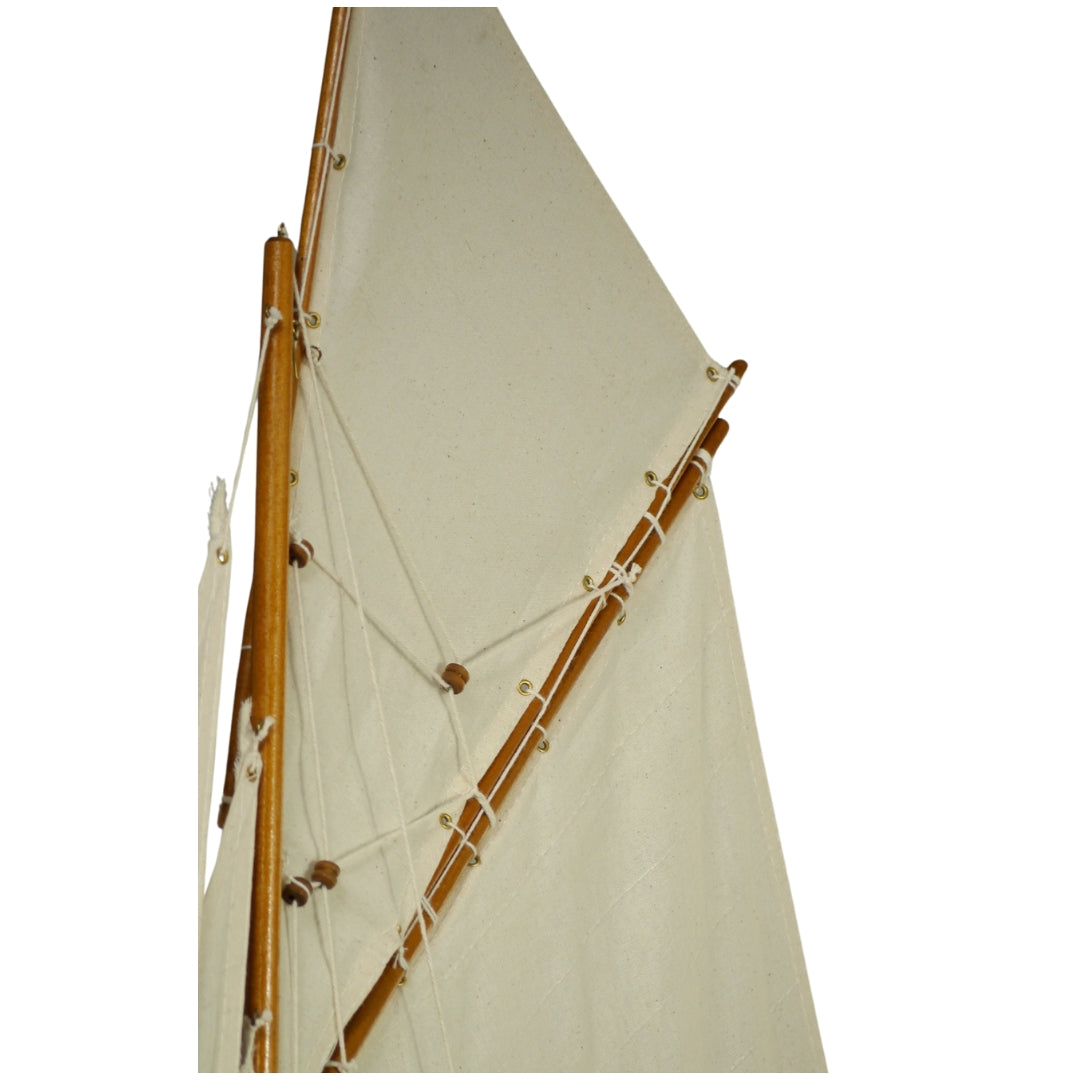 Modello di yacht Columbia con velatura a gaf, altezza 104 cm, in legno, con possibilità di personalizzazione con incisione